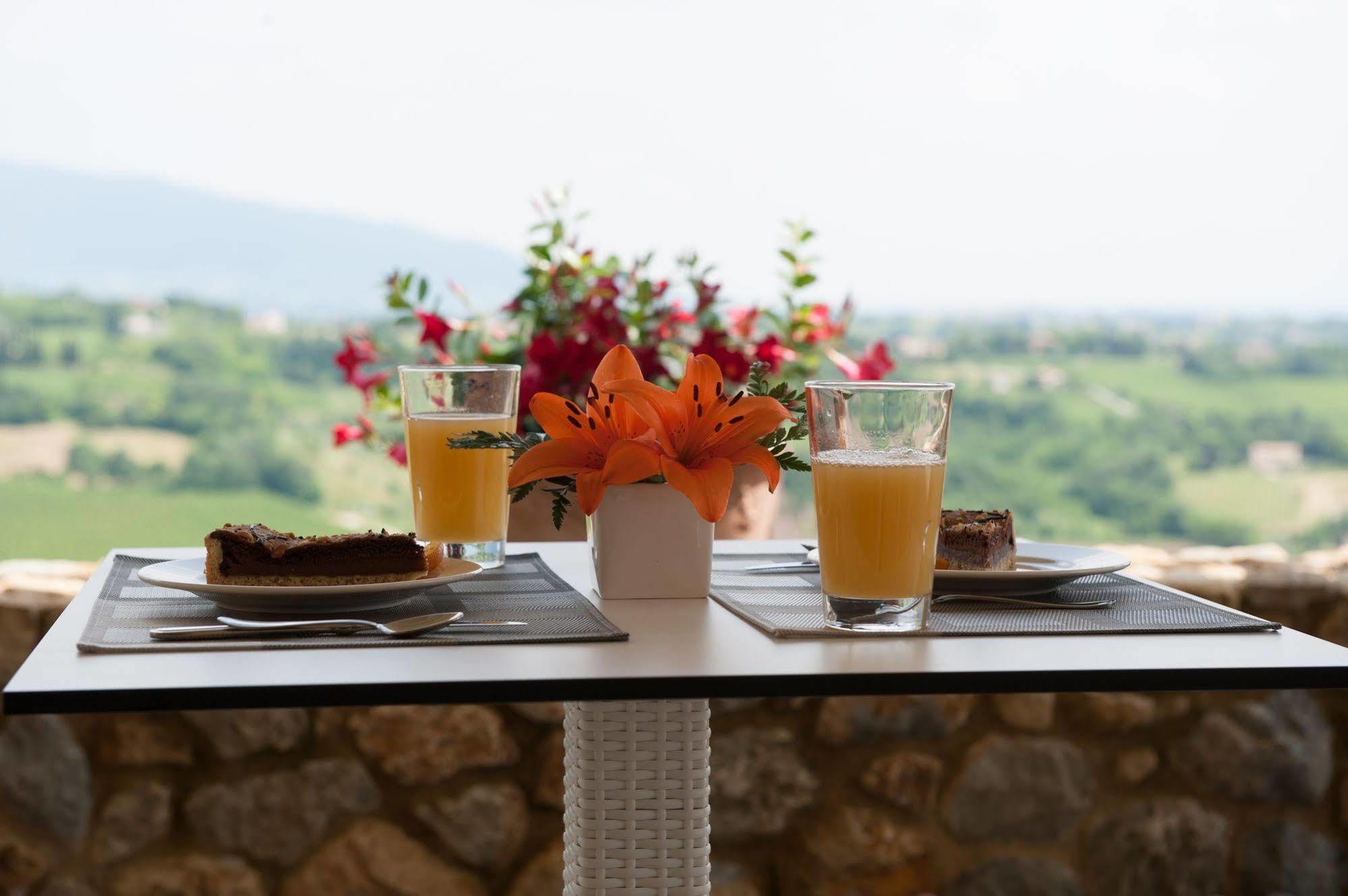 Villa Del Poggio Prosecco Bike Hotel San Pietro Di Feletto Eksteriør billede